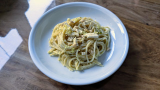 Nudeln in Zucchini-Feta-Soße